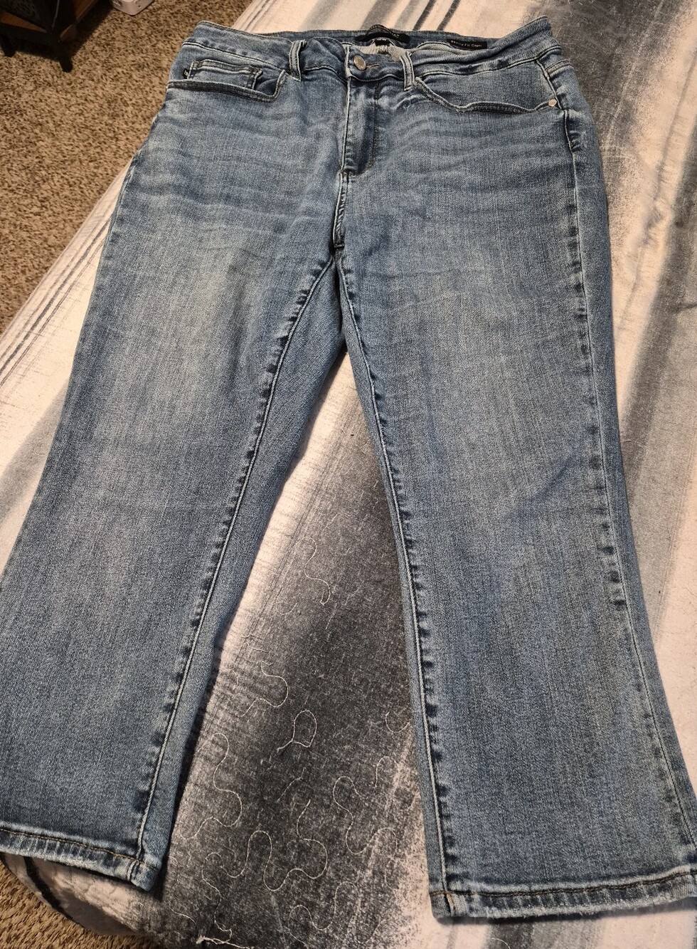 Judy Blue Capri Denim Jeans, 18W Light Mid Blue Flare Jeans
